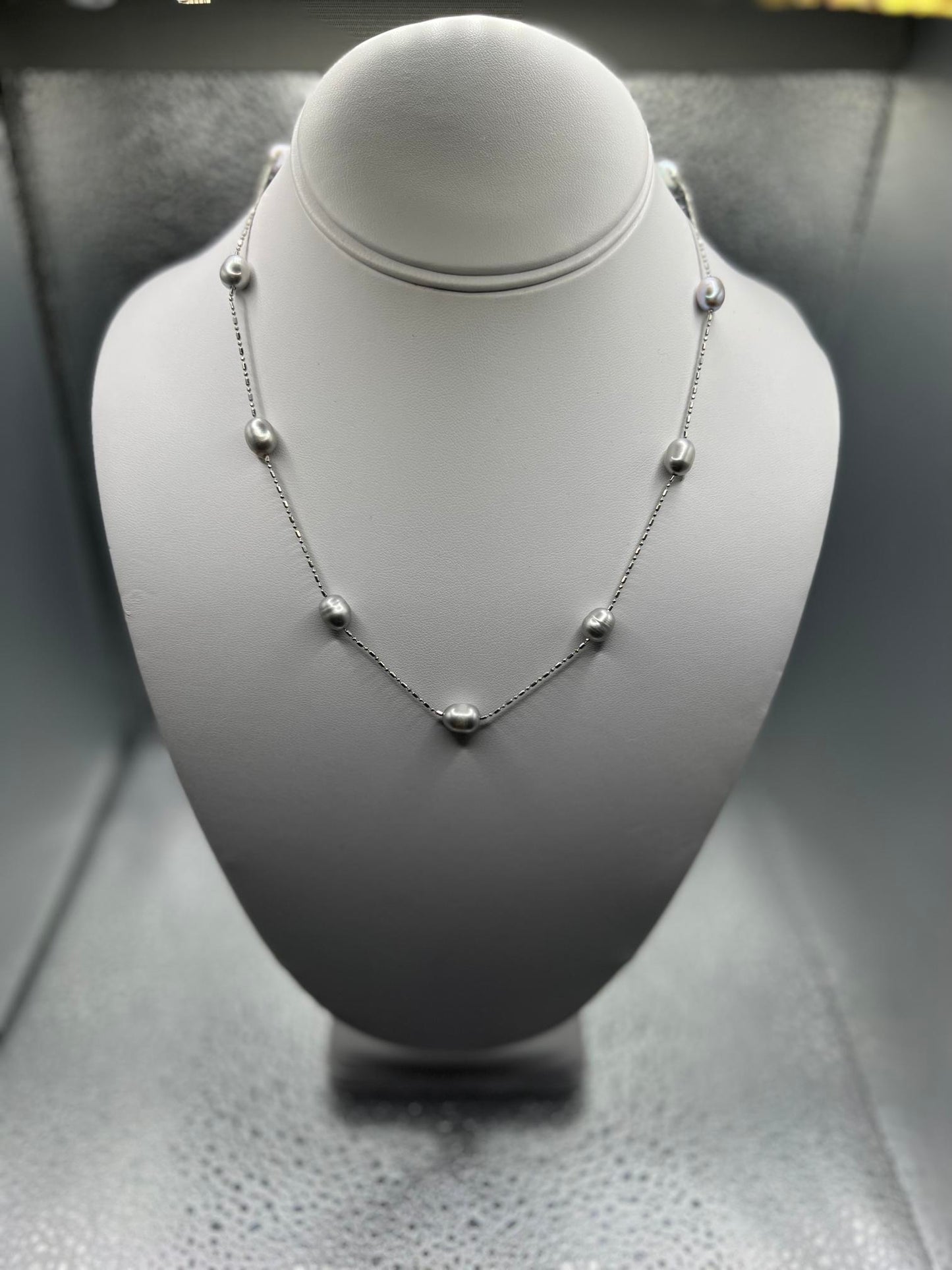 18" 7MM Grey Pearl Station Necklace